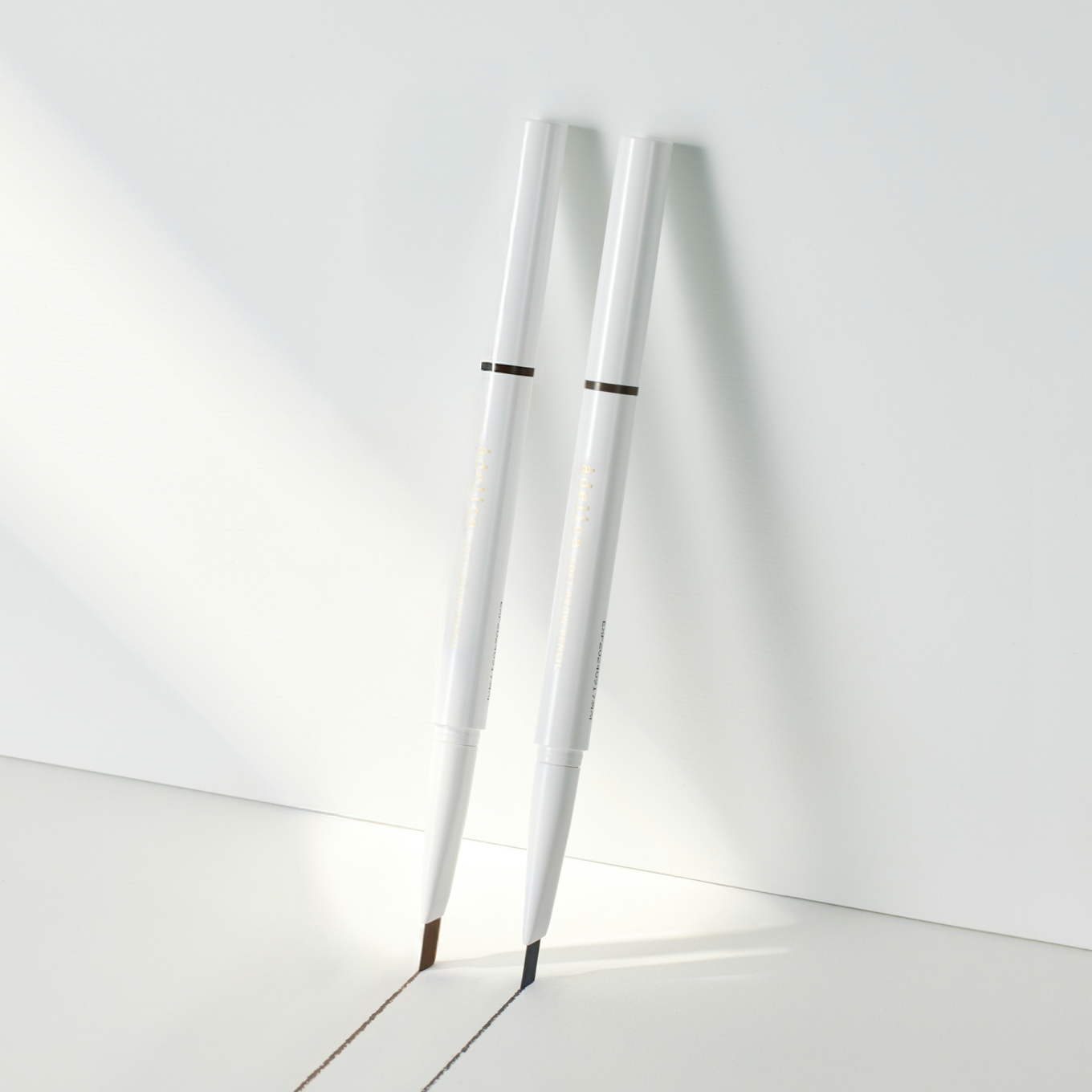 Атоми Аделика Карандаш для бровей коричневый